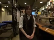 ร้านอาหารญี่ปุ่นพนักงานเสิร์ฟเหงา