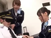 พนักงานต้อนรับบนเครื่องบินญี่ปุ่น